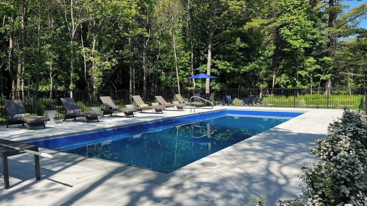 Fennville House | Walk to the beach! Pool/Hot Tub/5 Bedrooms/AC/WiFi