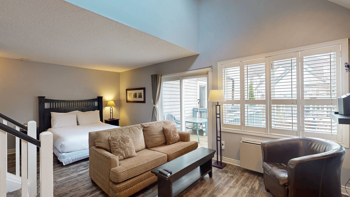 Craigleith House | Walk to the Weider Express Lift Dog-friendly condo w/shared pool