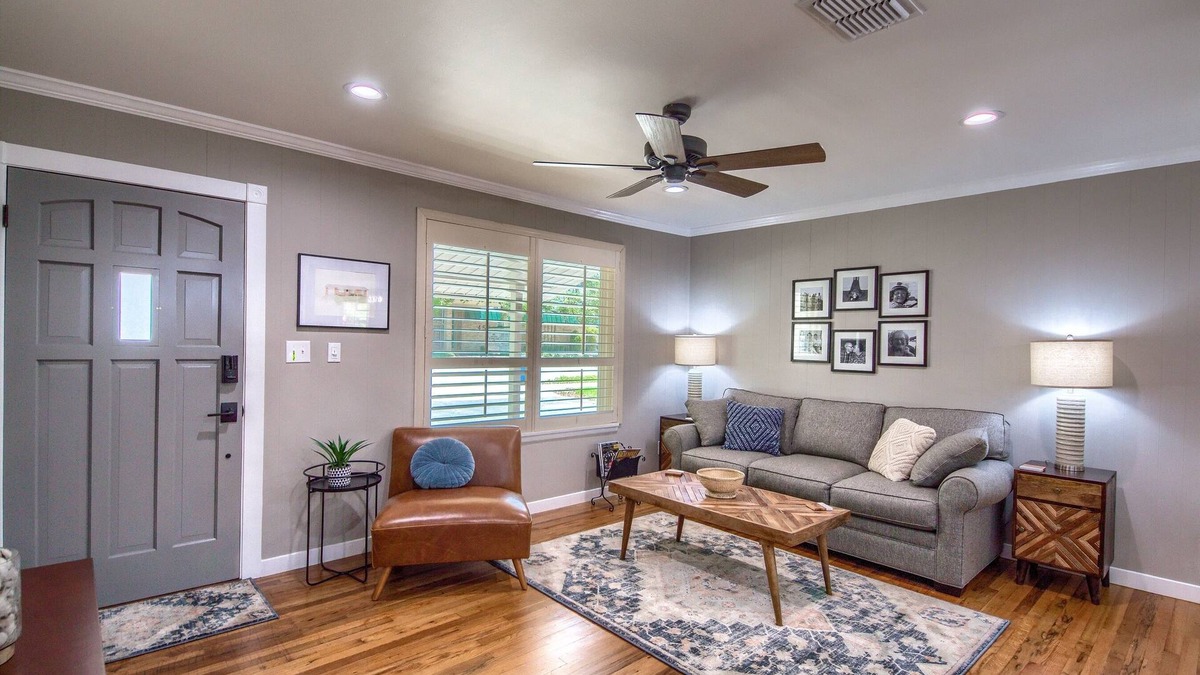 New Braunfels House | Walk to the Comal, Schitterbahn and downtown New Braunfels! Dog friendly.
