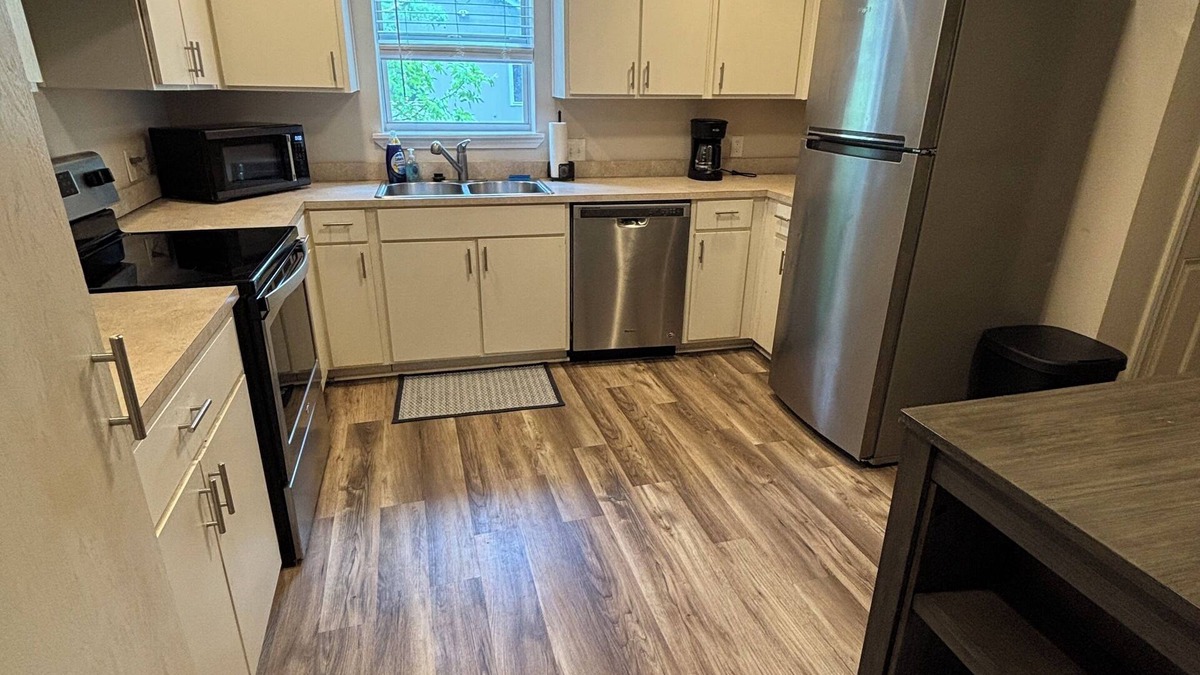 San Marcos House | Walk to the River - Modern Pet-Friendly Home - Minutes from Texas State
