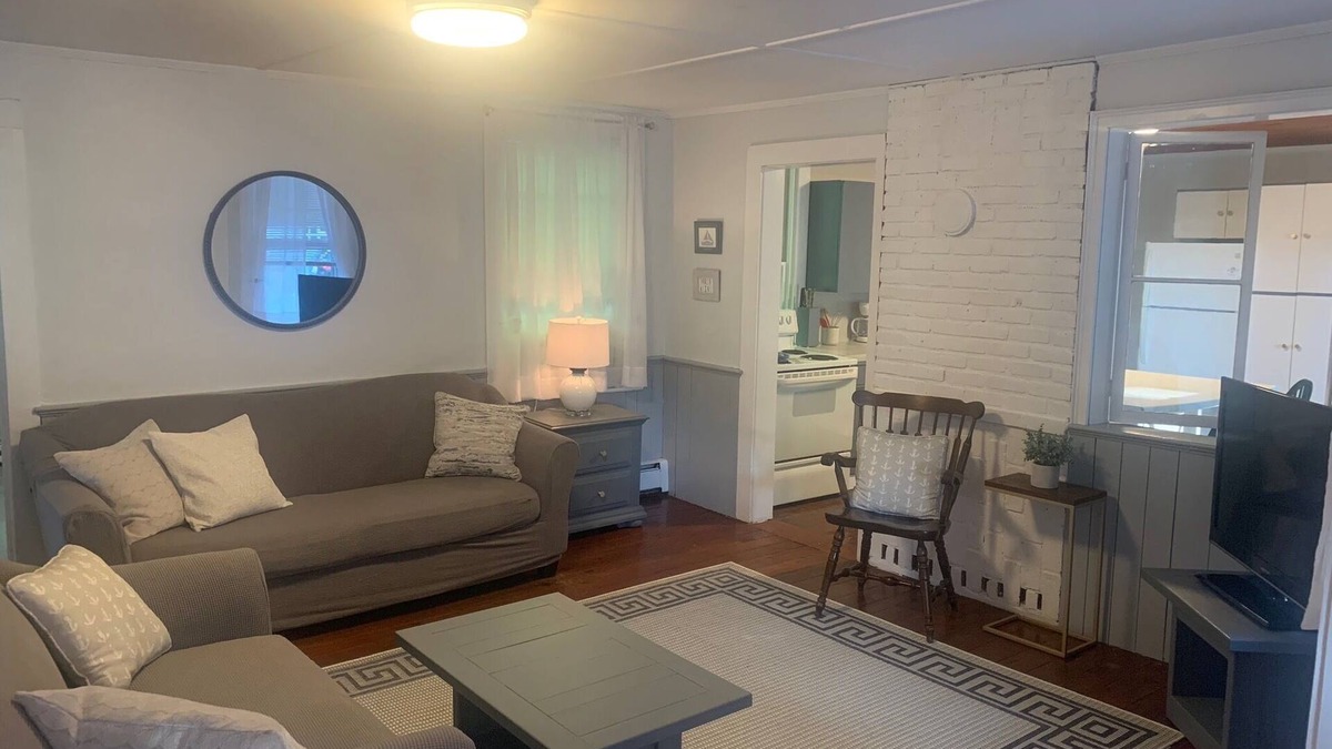 Narragansett House | Walk to the seawall, enjoy the amenities of the Pier and 2 beach passes!