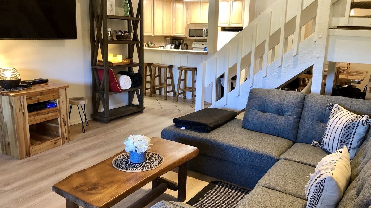 Mammoth Lakes Condo | Walk To The Ski Slope