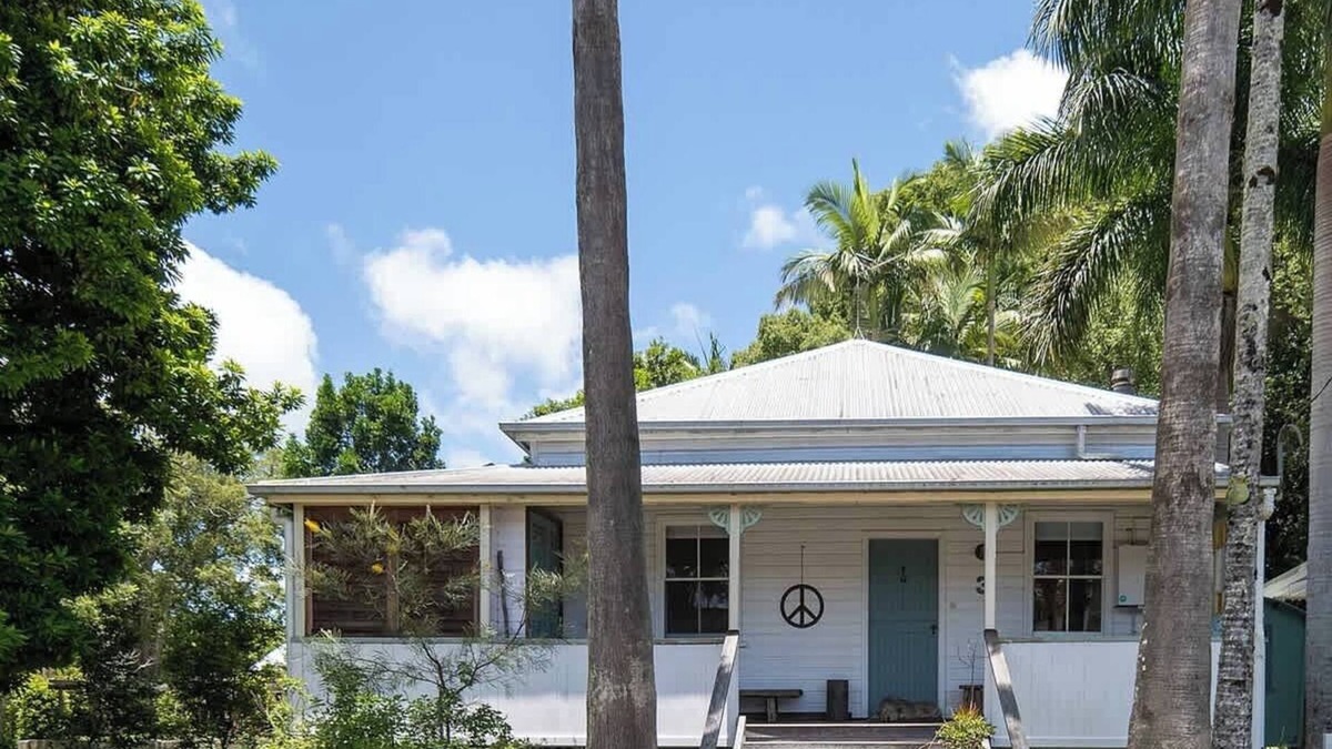 Bangalow House | Walk to Town Pet-Friendly l Nova Escapes