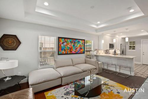 Swede Hill House | Walk to UT and E 6th in ATX House and Free Swim Club by Austin Vacay