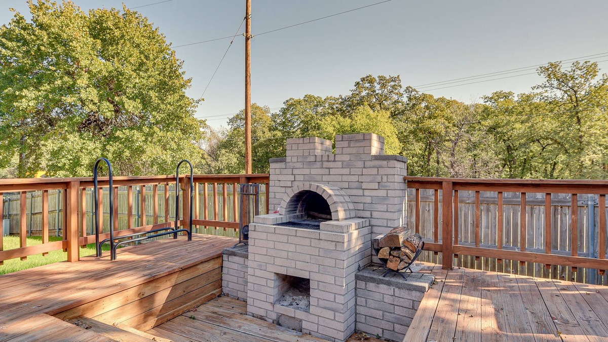 Azle House | Walk to Water: Cozy Eagle Mountain Lake Home