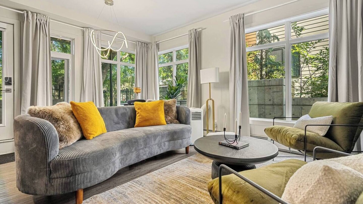 Whyte ave Condo | Walk to Whyte Ave, river views, and UofA Hospital from your cozy suite