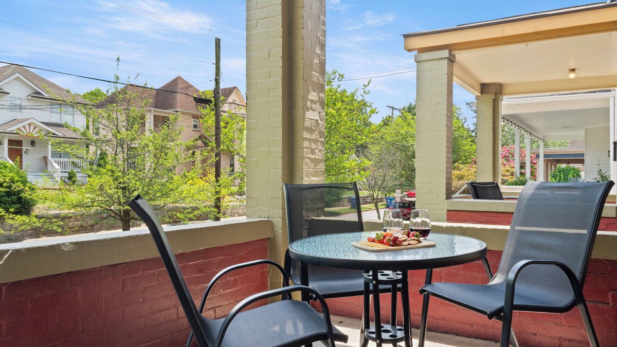 Downtown Chattanooga House | Walk & Wander - Choo Choo, Eats, Southside Fun - Entire House