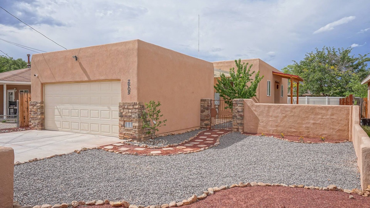 West Old Town House | Walk2Old Town, 2bd/1ba, Large Yard, Pet Friendly!