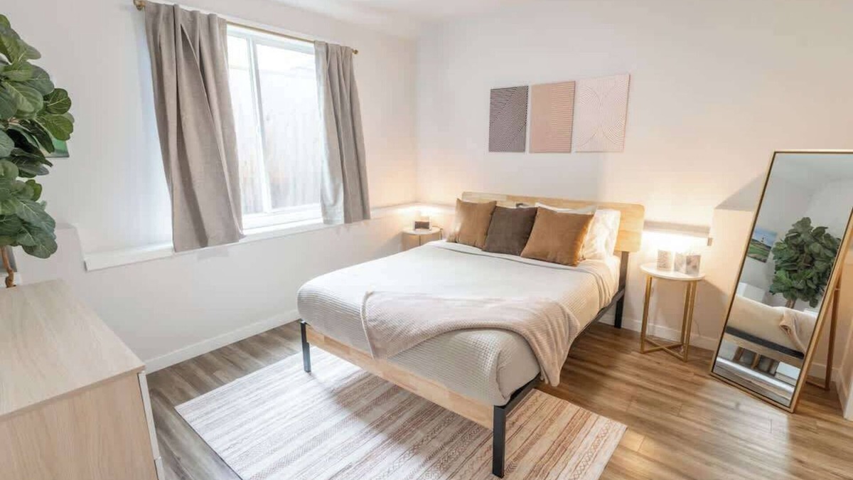 Vernon Apartment | Walkable Apt Next to Restaurants, Bars, and Shops!