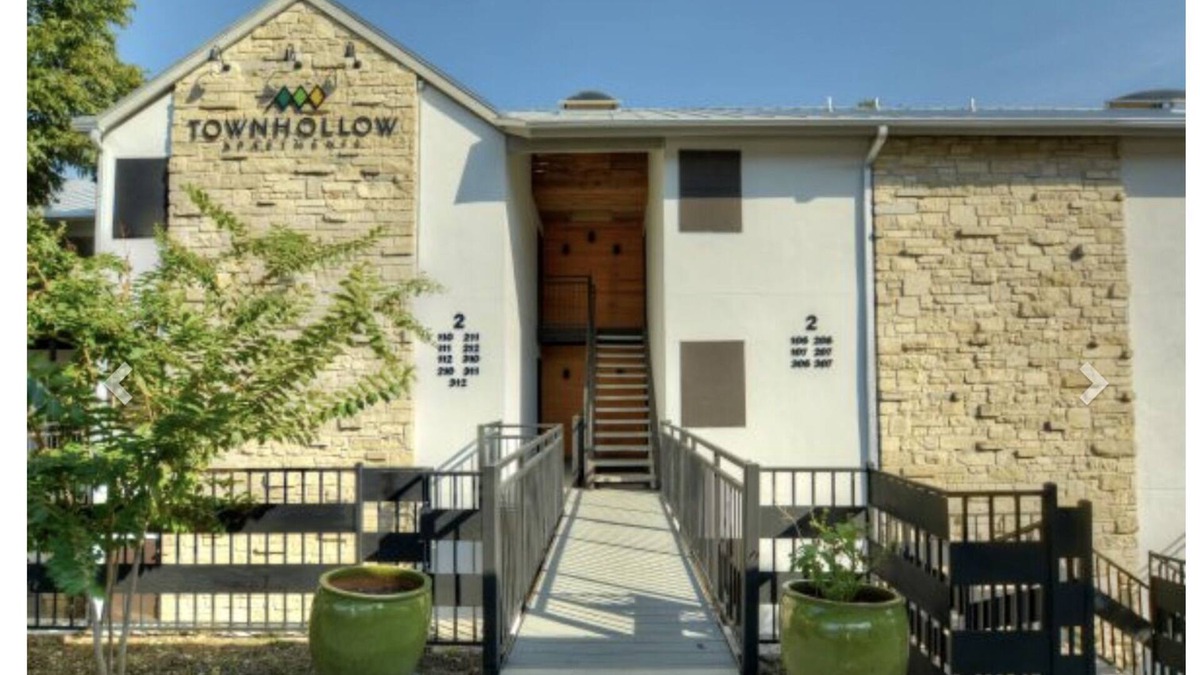 Barton Heights Apartment | Walkable close to Downtown Neighborhood 78704 at it's best.