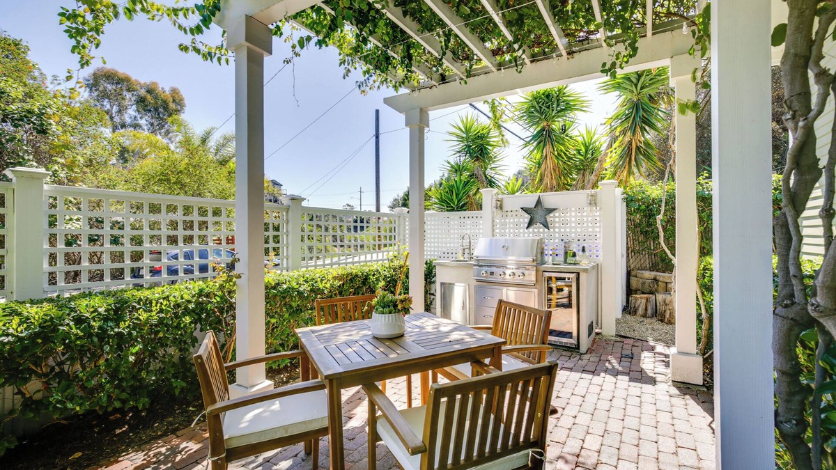 South Park Cottage | Walkable Cottage Near Balboa Park w/Yard & Grill!