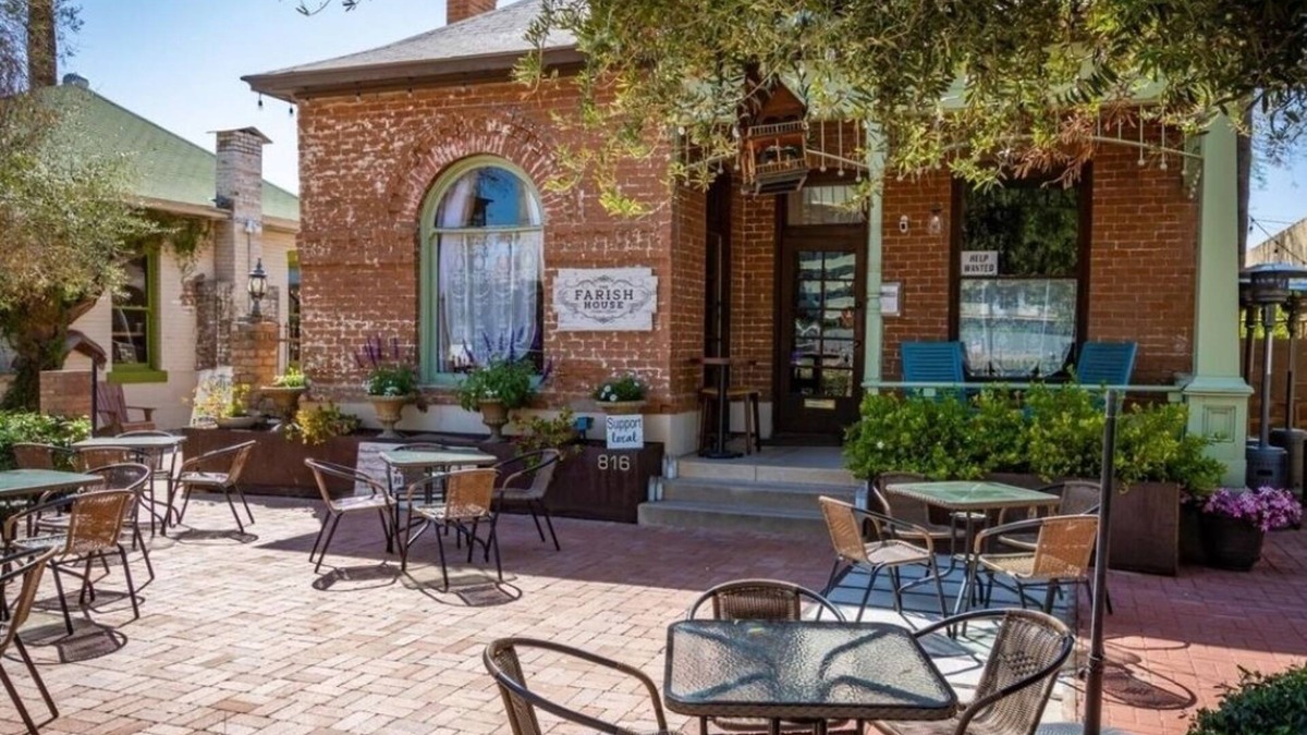 Roosevelt House | Walkable Large Bungalow in Historic Neighborhood with HEATED Pool included