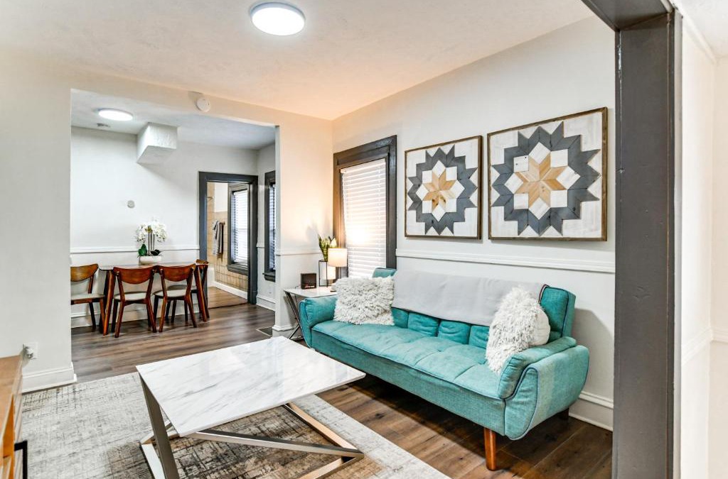 Downtown Omaha Apartment | Walkable Location Welcoming Unit in Omaha