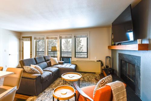 Bend Apartment | Walkable Luxury Condo at Bends 7th Mtn Resort