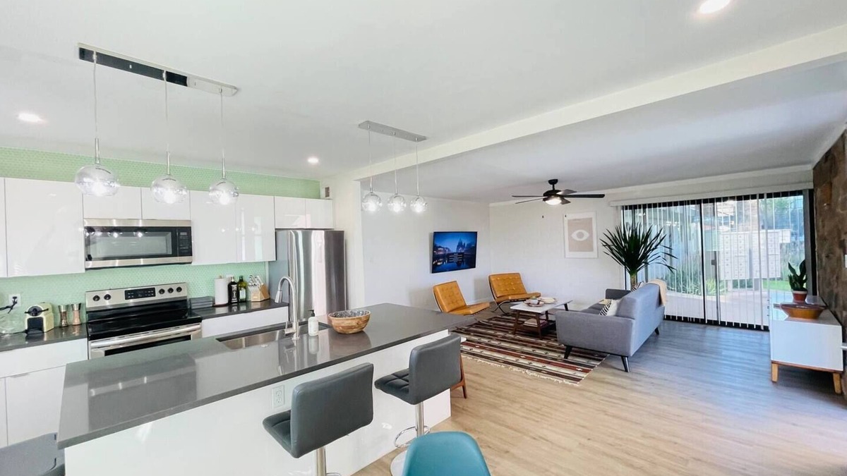 South Scottsdale House | Walkable OTS Mid Century Condo-Pool