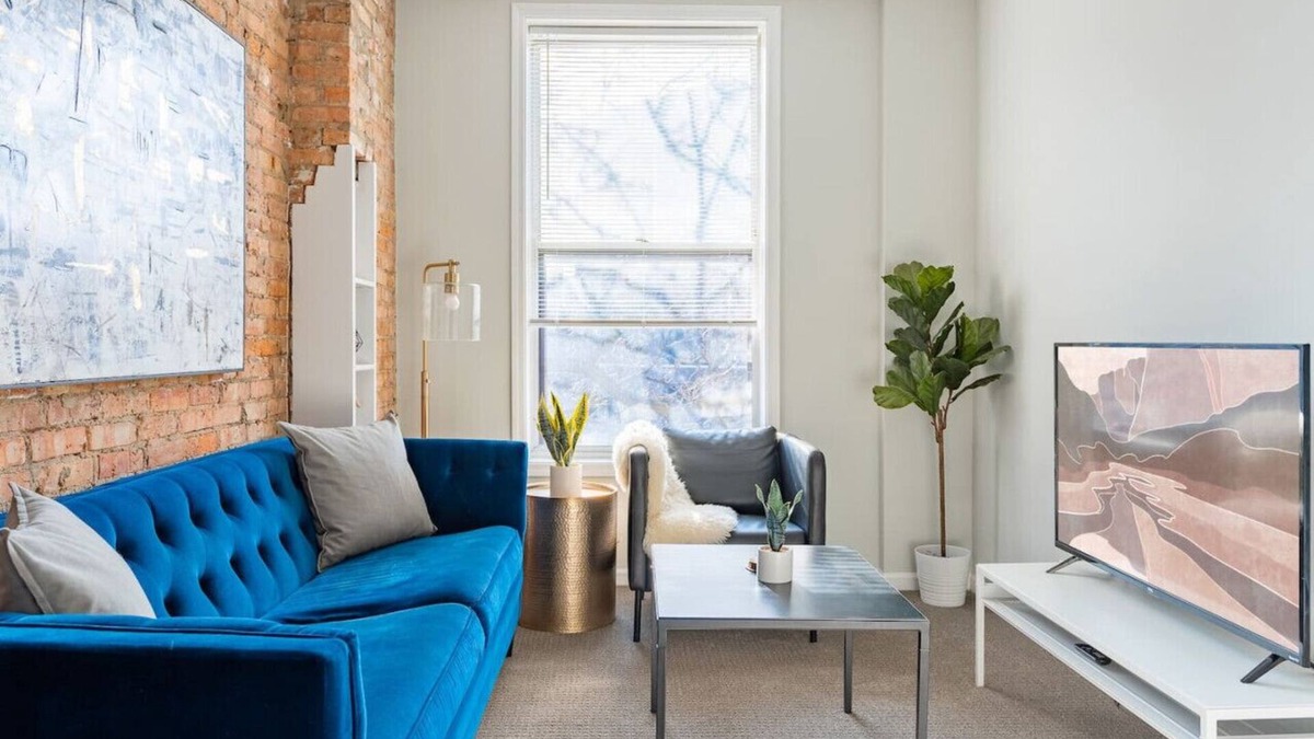 Sheffield and DePaul Apartment | Walker's Paradise 1-Bedroom Apt in Lincoln Park