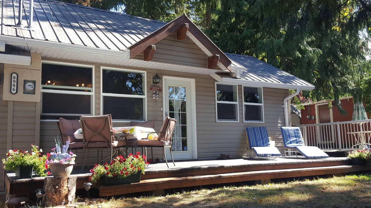 Swansea Point Cottage | Walking distance to public beach & boat launch