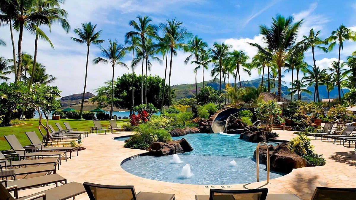 Lihue Resort | Walking Distance from Kalapaki Beach! Parking, Outdoor Pool, Shuttle Service!