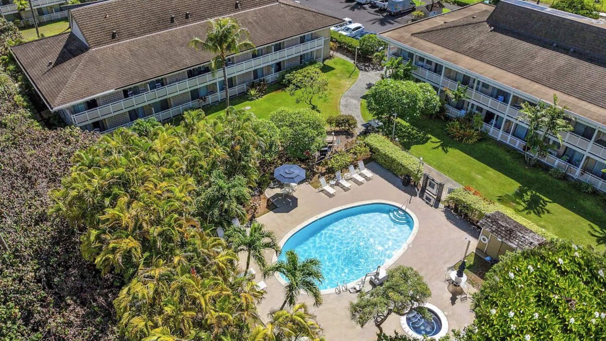Wailua Apartment | Walking Distance from Papaloa Beach, Outdoor Pool, Free Parking, Full Kitchen!