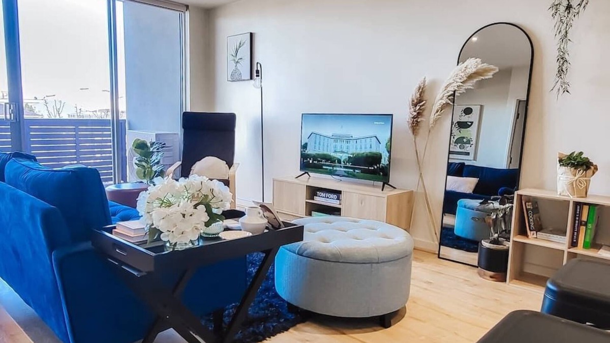 Ascot Vale Apartment | Walking Distance to Showgrounds & Free Parking!