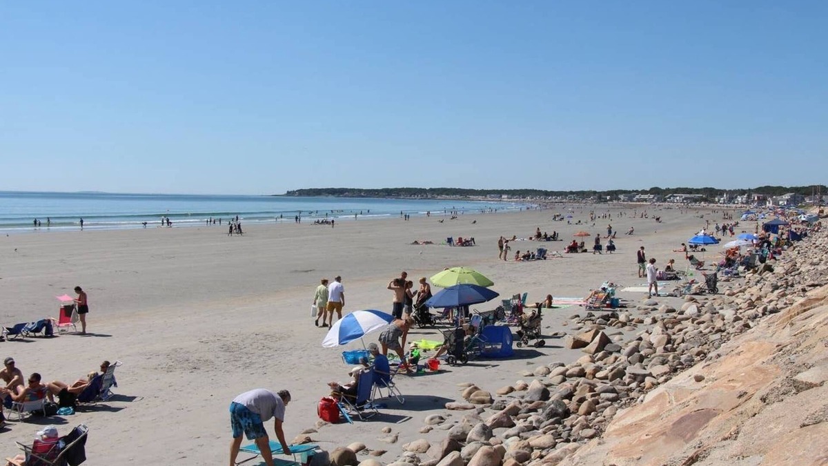 York Beach House | Walking Distance to Downtown York Beach, Shops and all amenities.