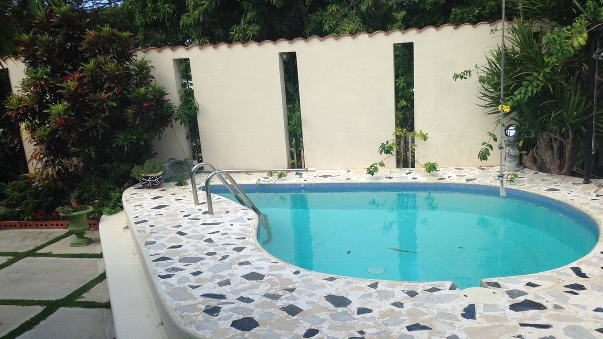 Mullins Cottage | Walking distance to Gibbs Beach!!
