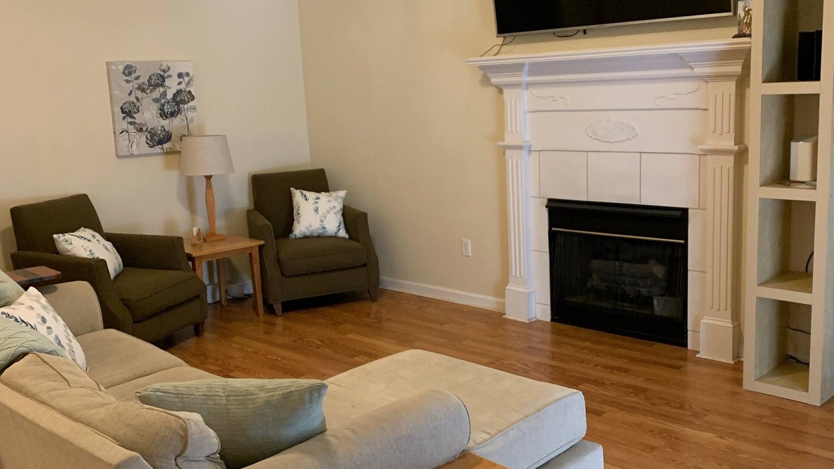 National Hills House | Walking Distance to Masters, 3 Parking Spots, 3/2 with comforts of home