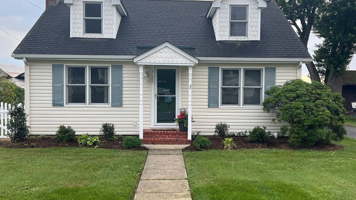 Rock Hall House | Walking distance to restaurants and marinas.dog-friendly!
