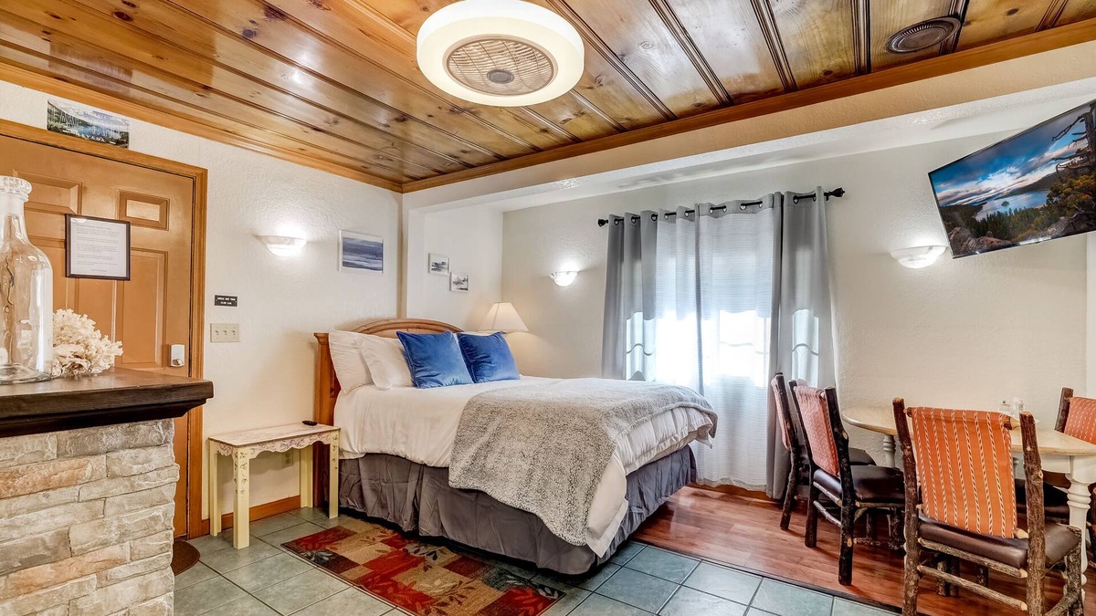 Stateline Cottage | Walking distance to the lake, restaurants, shops, Gondola & more cottage 3