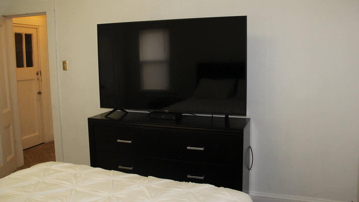 Monticello Apartment | Walking distance to food, library, post office, banks, and more.