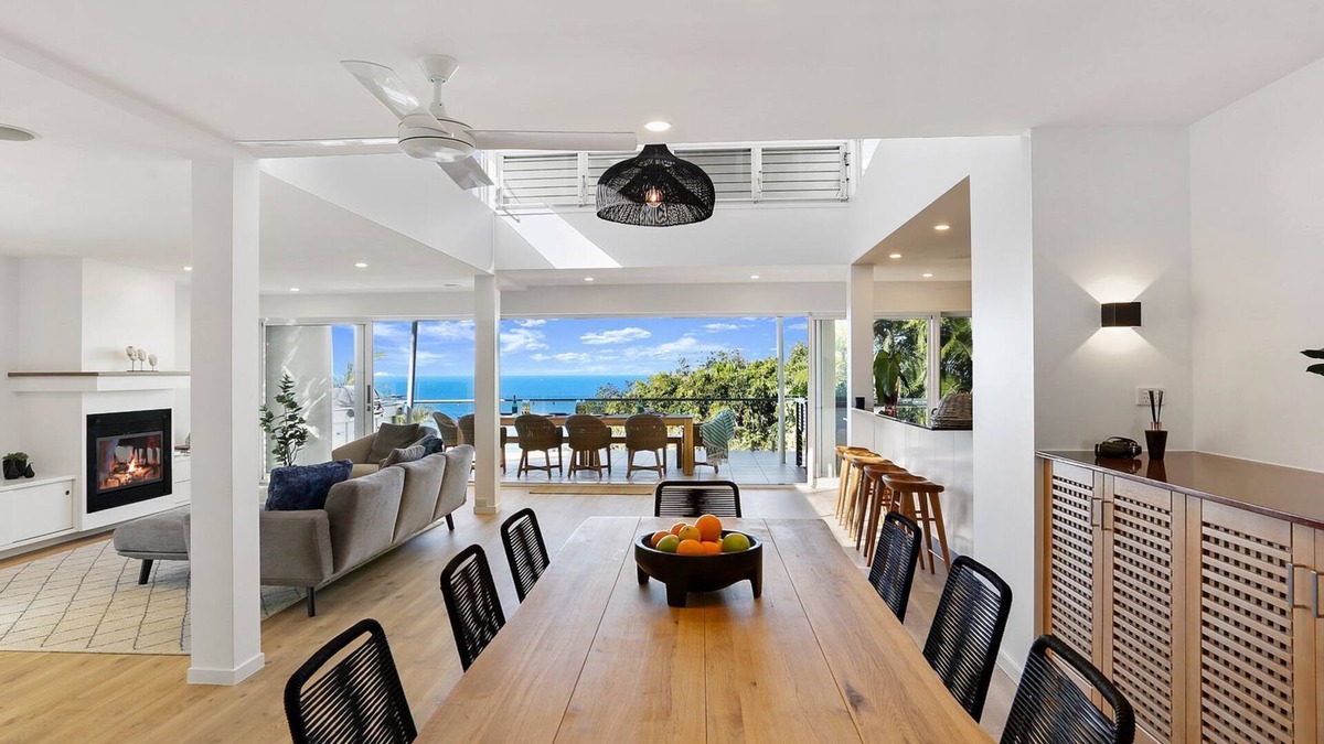 Sunshine Beach House | Walking on Sunshine - Walking Distance to Beach & Shops
