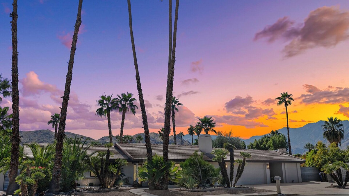 Araby House | Walking On Sunshine - Beautiful Palm Springs Retreat