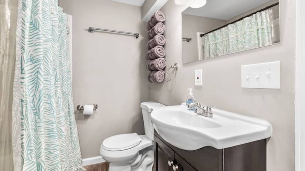 Lake Orion Apartment | Walkout Basmt Apt in Lake Orion