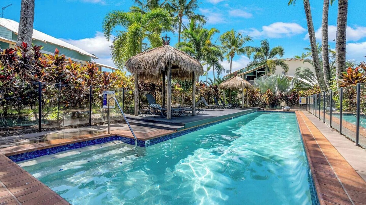 Trinity Beach Apartment | Wallaby Beach House Resort style Comforts