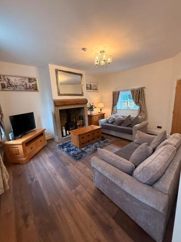 Ainley Top House | Wallnook Cottage Lindley Gem