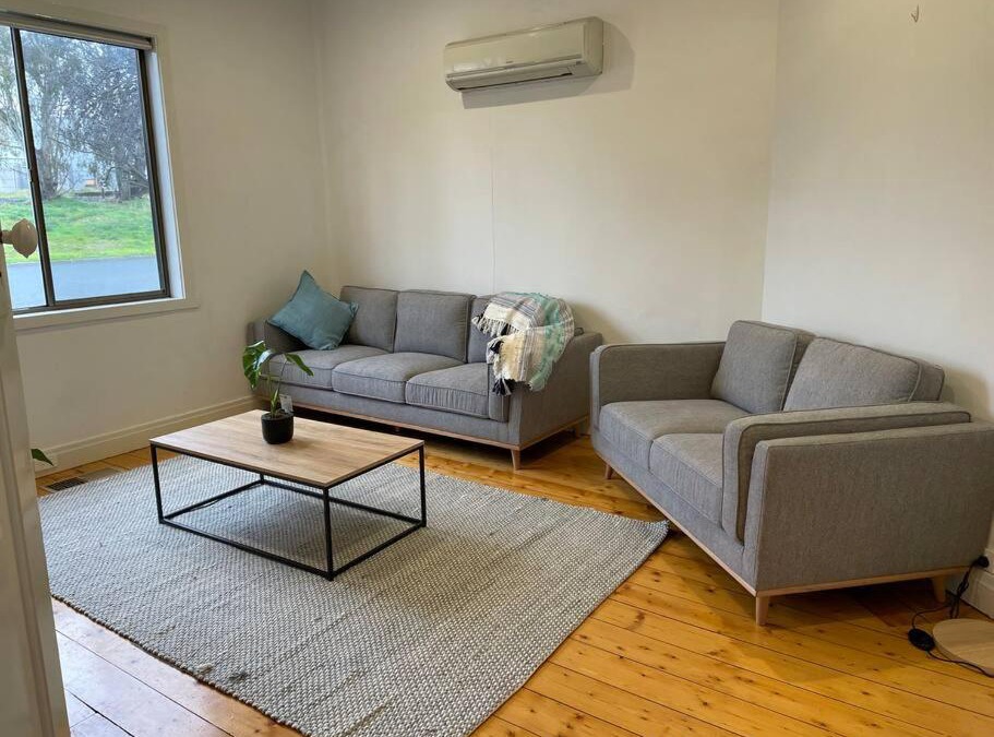 Bendigo House | Walnut House - Hargreaves St close to Lake Weeroona