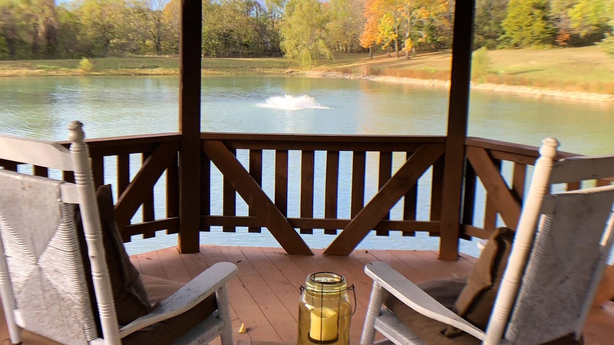 Lone Jack Bed & Breakfast | Walnut Waters Bed & Breakfast