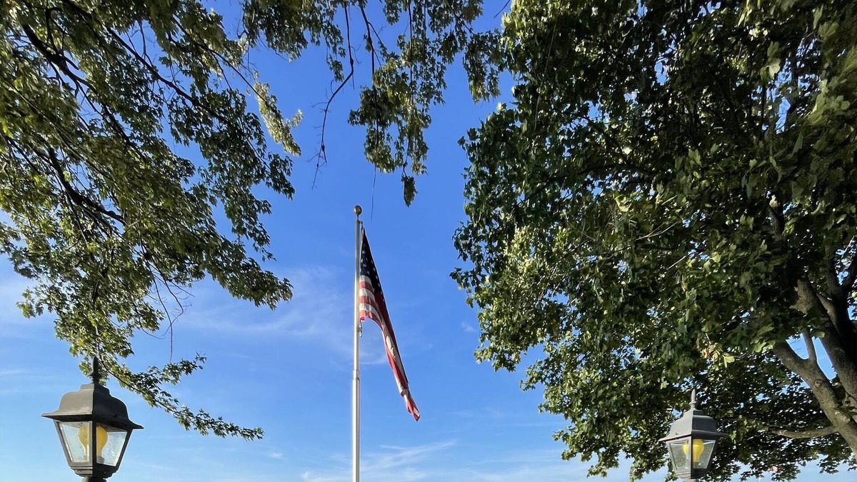 Brooklyn Cottage | Wampler's lake adorable cottage-deck at water's edge. Shallow lakefront stunner!