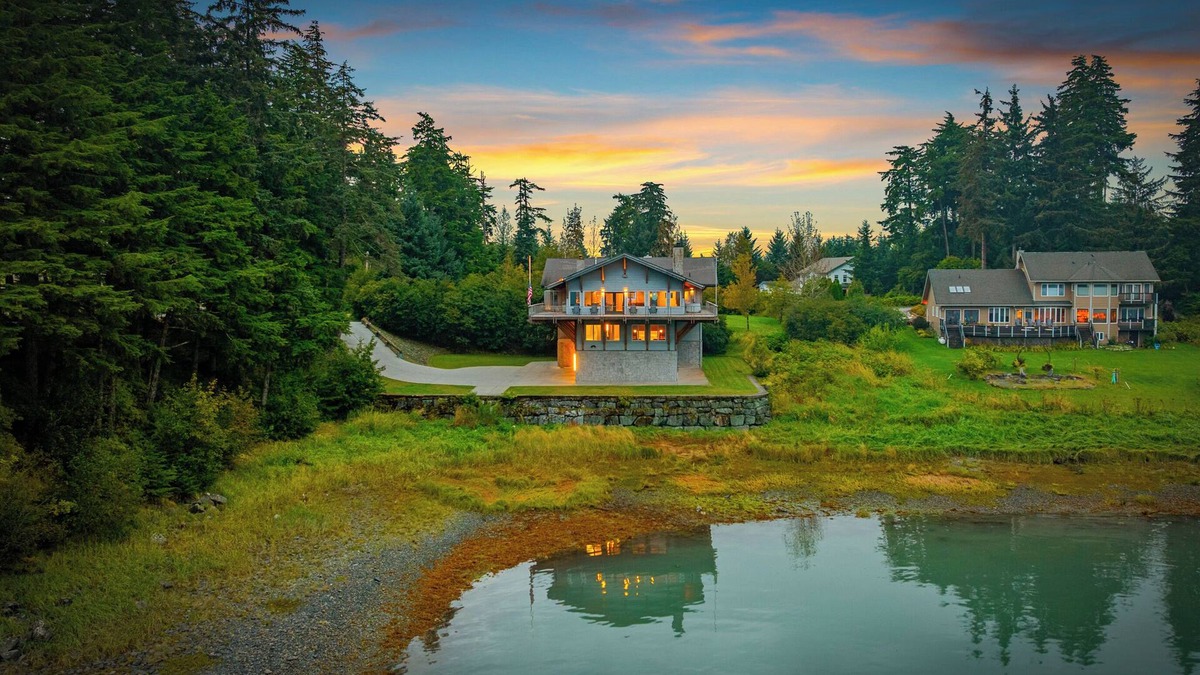 Juneau House | Wander Alaska Glacier