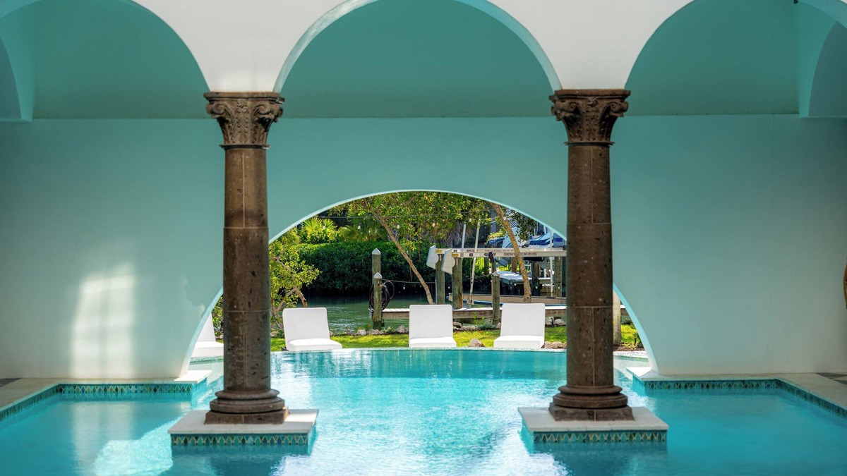 Bay Isle House | Wander Siesta Key sleeps 10, w/pool, 4 Bedrooms