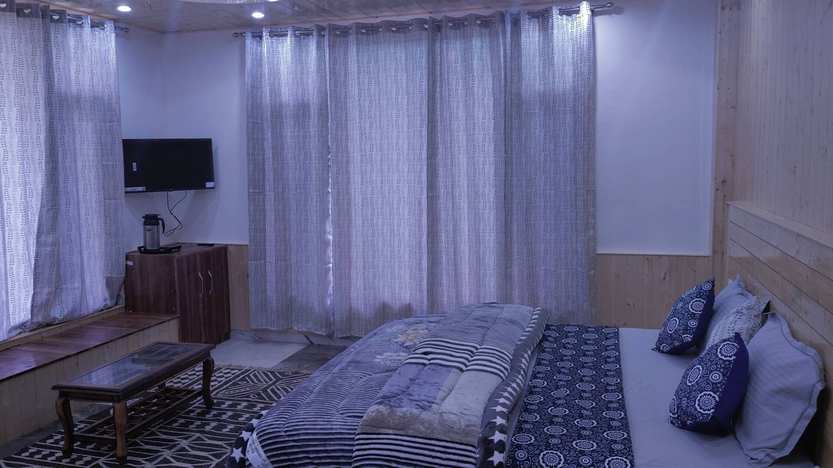 Manali Villa | Wander Vale | Group-Friendly Villa with Scenic Views & Private Bathrooms