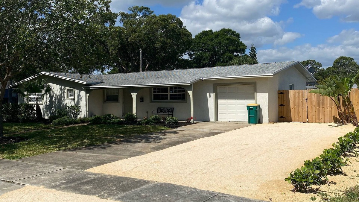 Melbourne House | “WANDERLUST” 3/2 Private Home with Game Room and Heated Pool