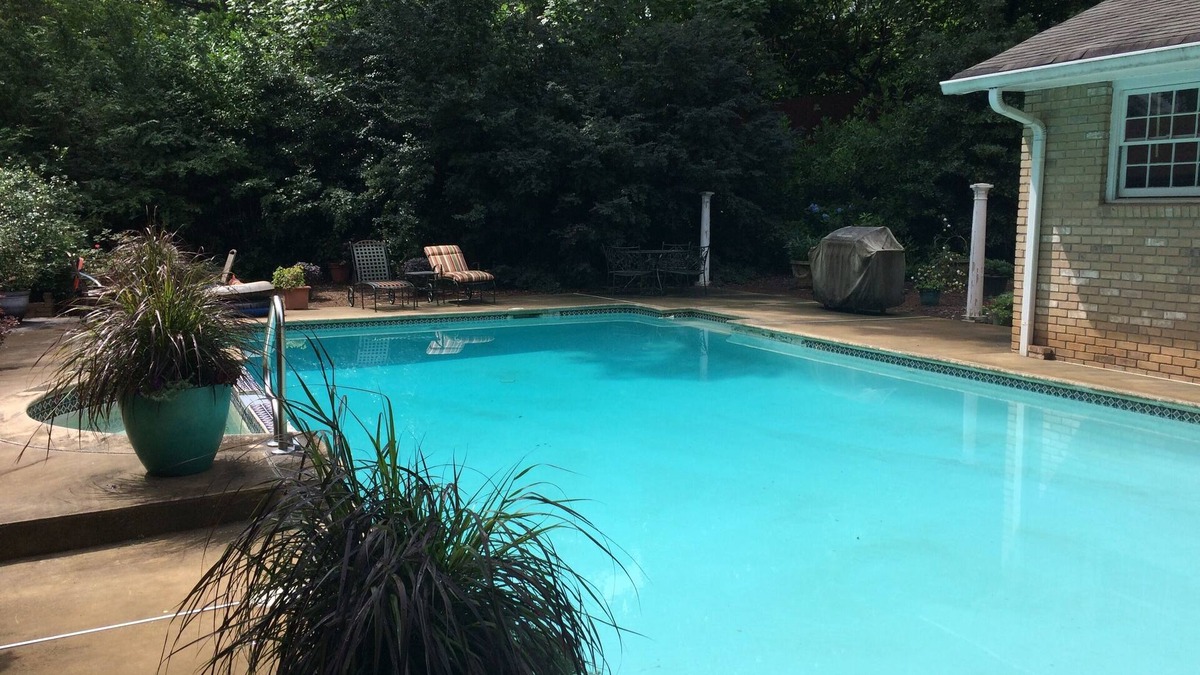 Hapeville Apartment | Want privacy, safety serenity - you just found it! 412 sq ft luxury space w pool