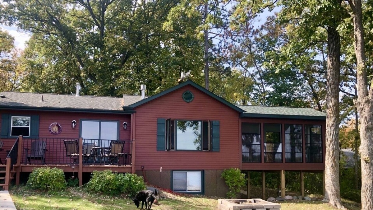 Amery House | Wapo Cottage, your home on the Lake!