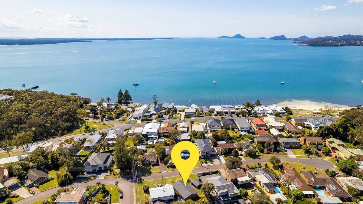 Salamander Bay House | Warada, 30 Waratah Avenue - air con , boat parking & pet friendly