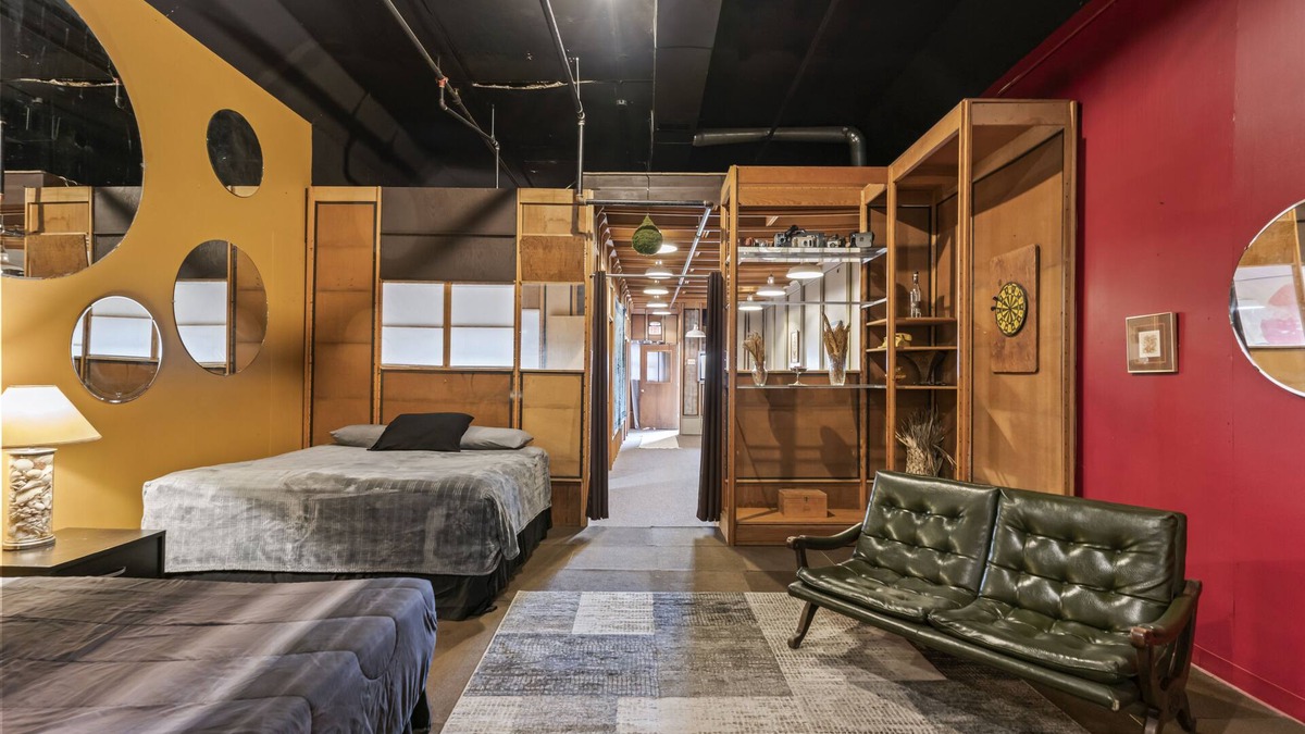 Downtown St. Louis Apartment | Warehouse Artist Loft - Best Location Downtown St. Louis - Sleeps 2-10