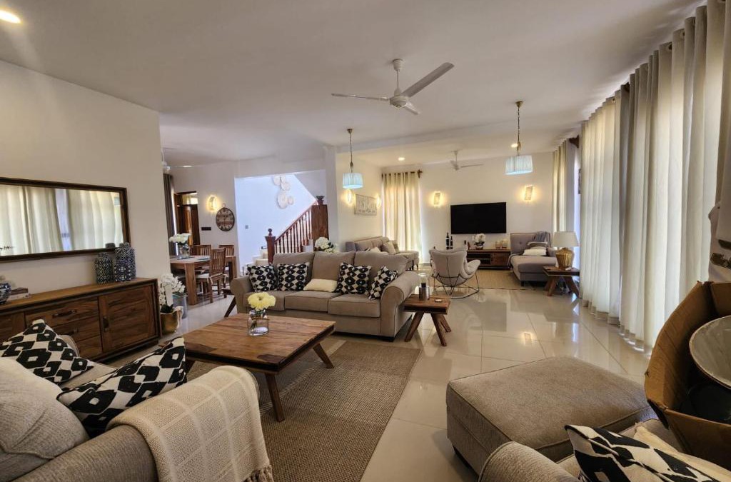 Central Kenya Coast Villa | Waridi Villa