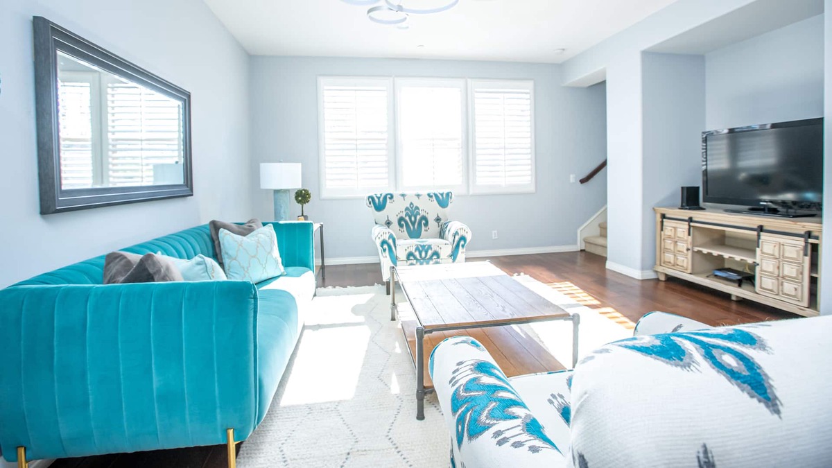 Claremont House | Warm and Comfortable in a Prime Location 3br/3.5ba