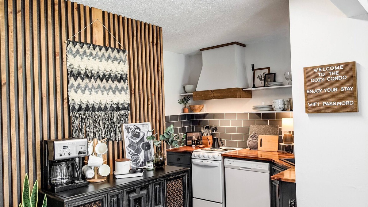 Daphne Apartment | Warm and Cozy Condo with Peaceful Golf Course Views