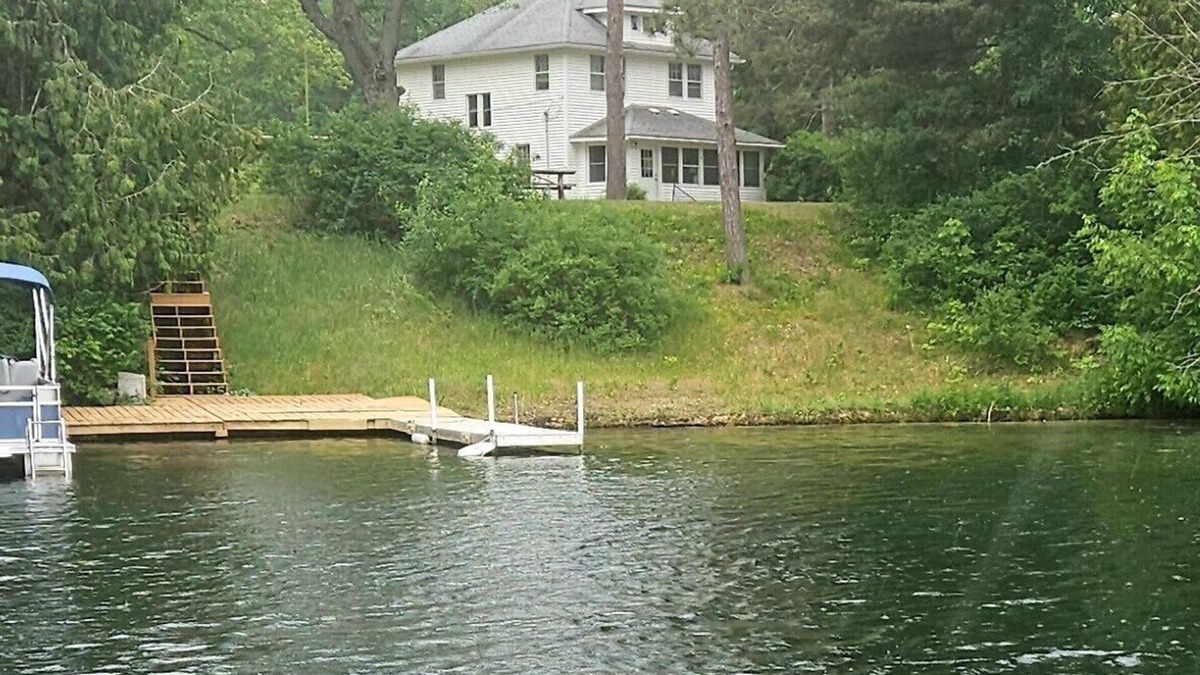 Mesick House | Warm and relaxing 100 year old waterfront house with dock is waiting for you!